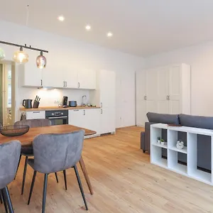  Apartment Neue 2-zi-apartment 15 Min Entfernung Zum Hbf Und Brandenburger Tor
